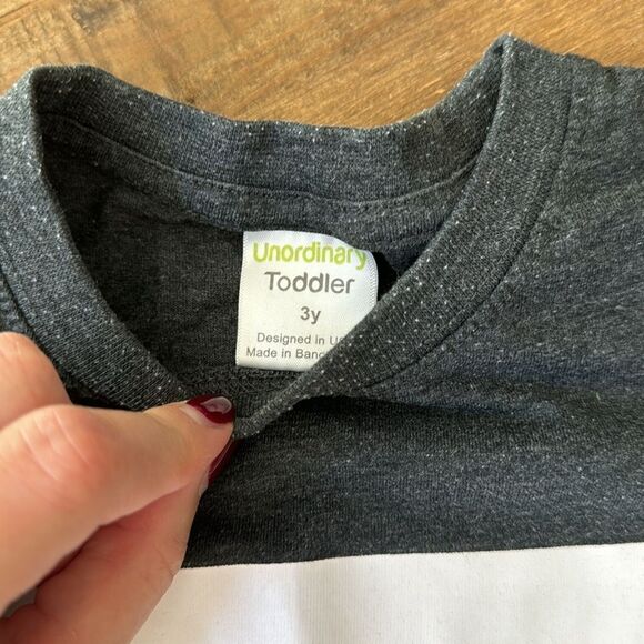 Three tshirt, 3rd birthday, grey, white, short sleeve tee, gift, neutral, cotton - Picture 2 of 3